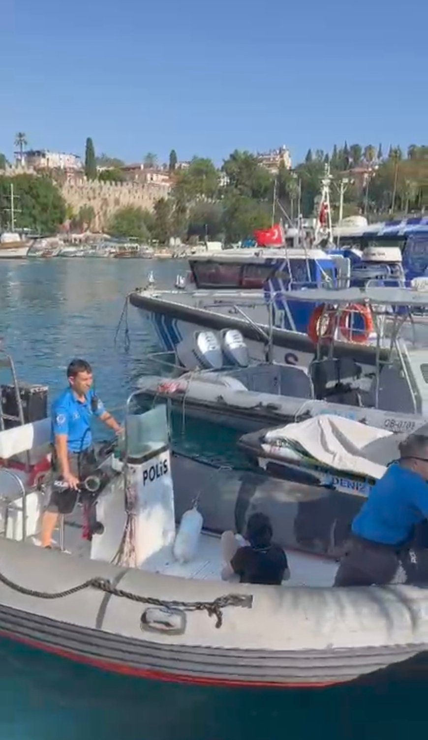 Antalya’da falezlerden denize giren 15 yaşındaki kız çocuğu kurtarıldı