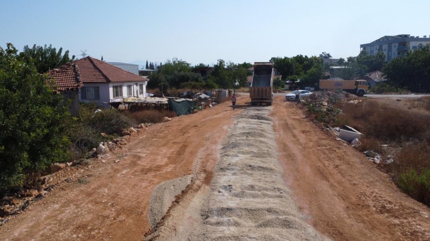 Kepez Baraj Mahallesi’nde Yol Seferberliği: 700 Metre Sıcak Asfalt Tamamlandı