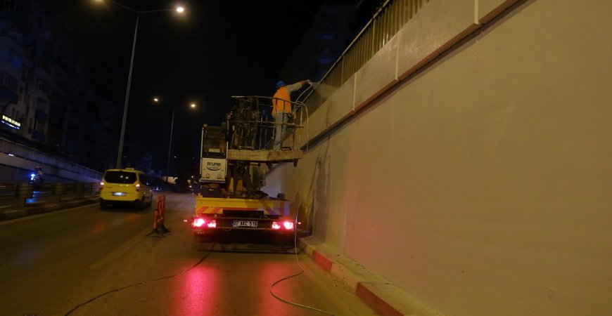 100. Yıl Caddesi’nde Baştan Sona Yenileme Çalışmaları Sürüyor