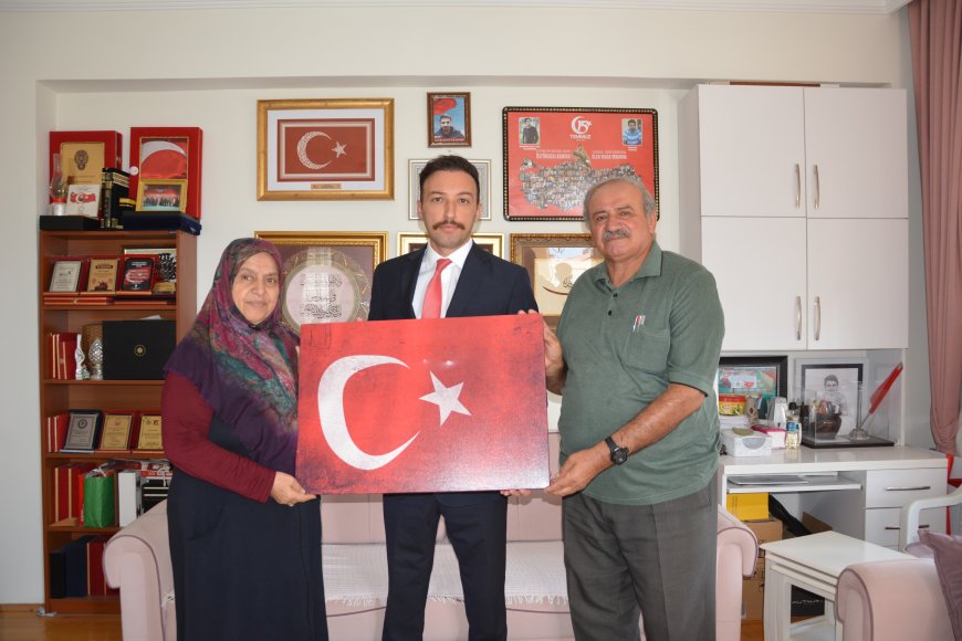 Korkuteli Başsavcısı Ozan Kapıcı’dan 15 Temmuz Şehidi Yasin Naci Ağaroğlu’nun Ailesine Ziyaret