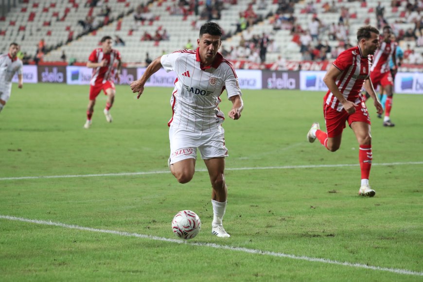 Antalyaspor Evinde Yıkıldı: Sivasspor Sezonun İlk Galibiyetini 2-1’le Aldı