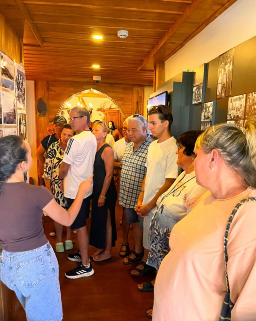 Kemer Kültür Evi’ne Turist İlgisi: İlçenin Tarihi Geçmişi Gelecek Kuşaklara Aktarılıyor