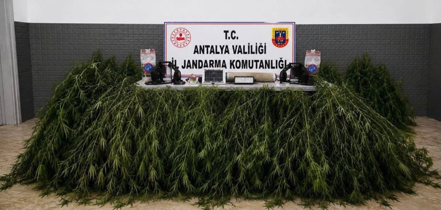 Korkuteli’de 9 şüphelinin adreslerine operasyon: 7 tutuklama