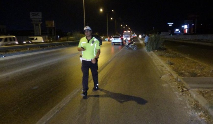 Manavgat’ta motosiklet yayaya çarptı: 2 yaralı