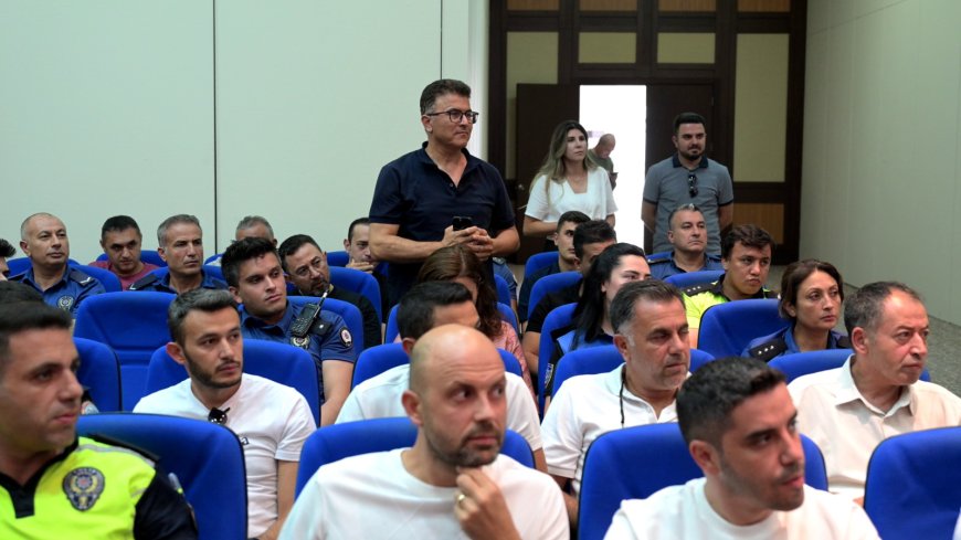 Antalya’da okul güvenliği için polis ve koordinasyon görevlilerine bilgilendirme toplantısı