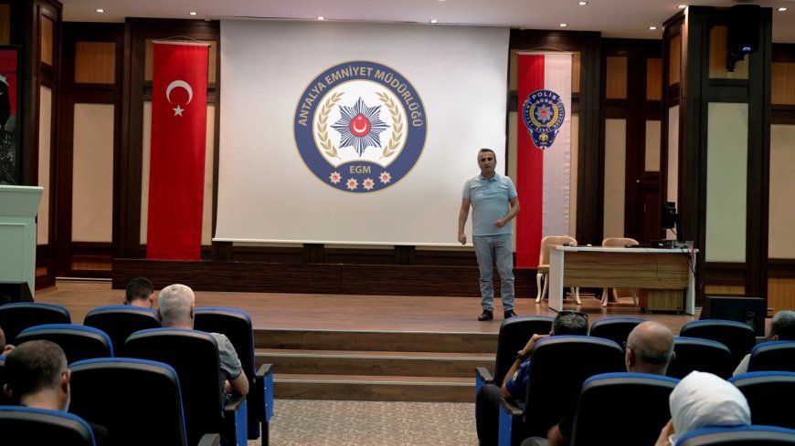 Antalya’da okul güvenliği için polis ve koordinasyon görevlilerine bilgilendirme toplantısı