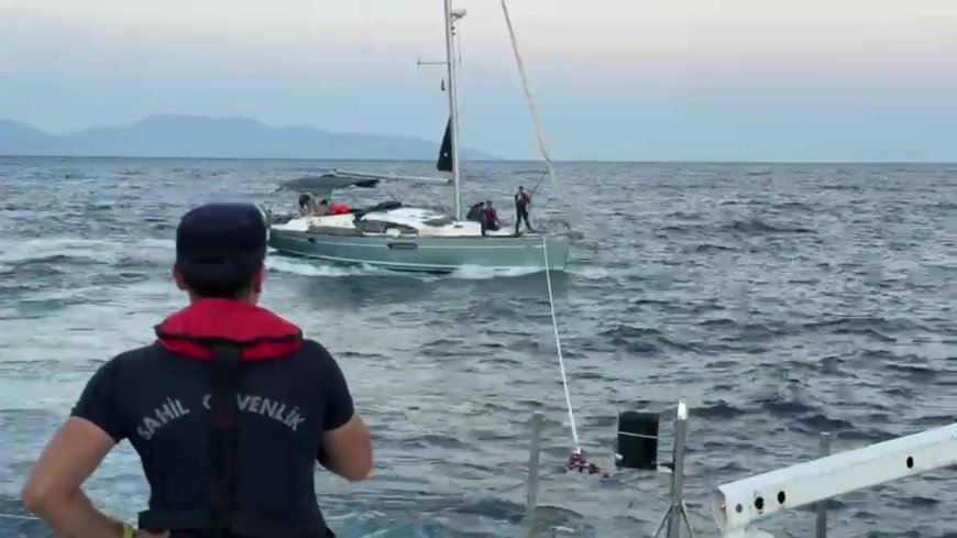 Demre açıklarında motoru arızalanan teknedeki 2 kişi kurtarıldı