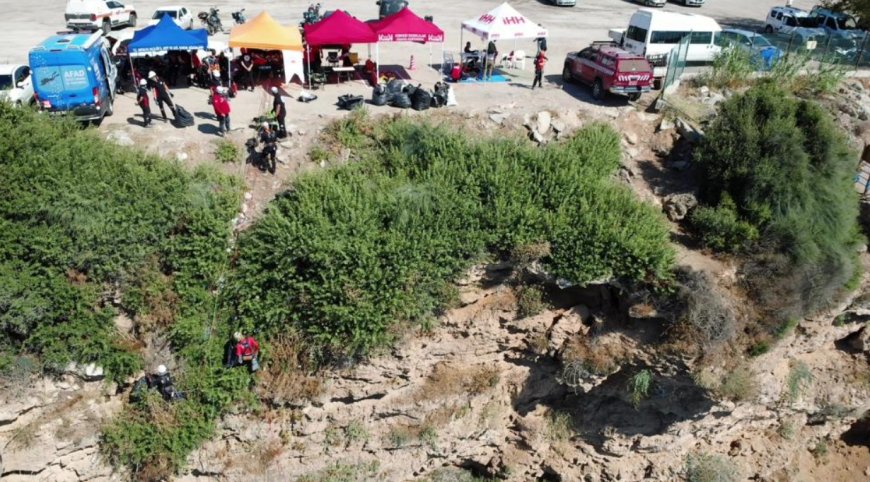 Lara’da 35 metrelik falezlerde ve deniz altında temizlik seferberliği