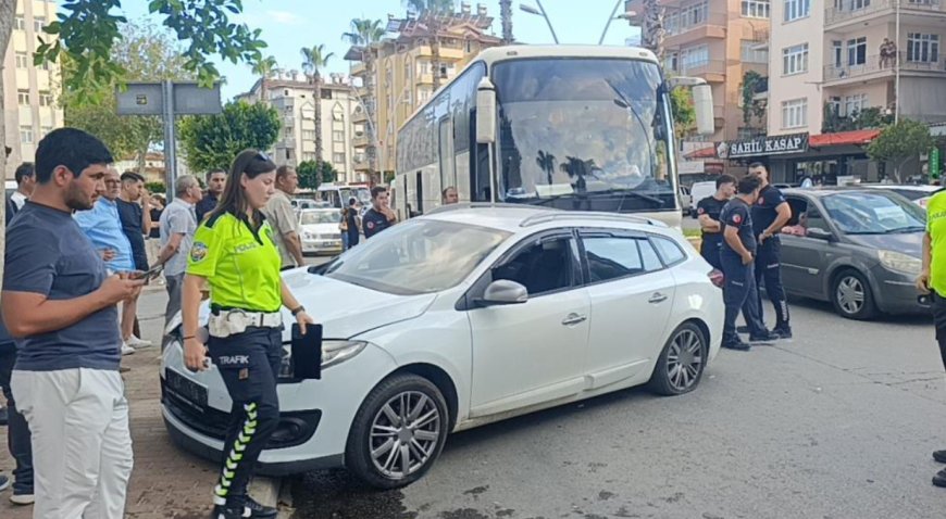 Manavgat’ta otobüs ile otomobil çarpıştı: 2 yaralı