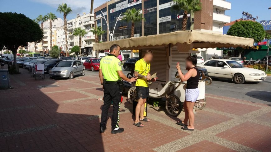 Manavgat’ta motosiklet kaldırıma çıktı: Turist çift kazayı ucuz atlattı