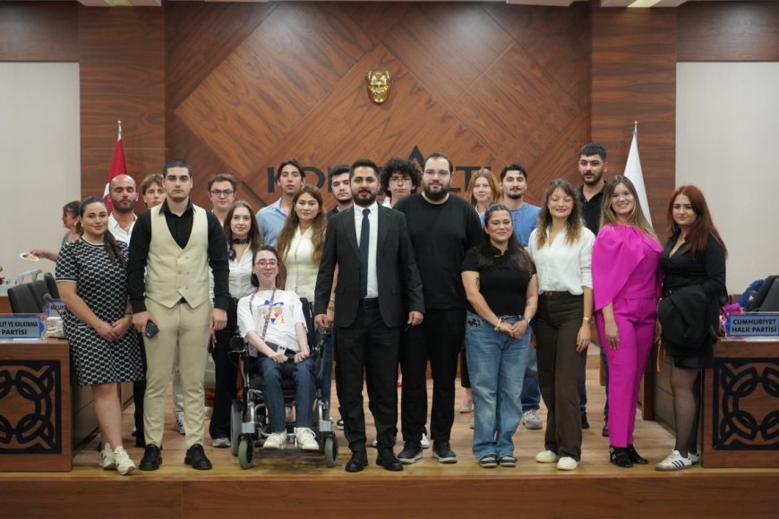 Konyaaltı Belediyesi Gençlik Meclisi Toplandı: Turgutlu'daki Saldırıya Sert Kınama