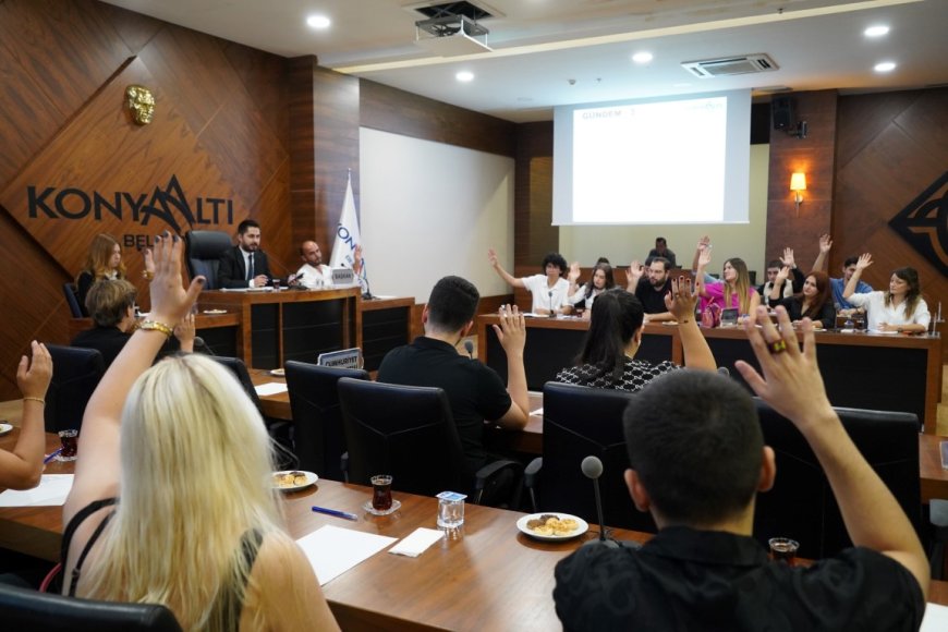 Konyaaltı Belediyesi Gençlik Meclisi Toplandı: Turgutlu'daki Saldırıya Sert Kınama