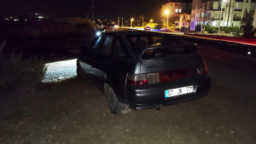 Manavgat’ta otomobil refüj bordürüne çarptı: Sürücü yaralandı
