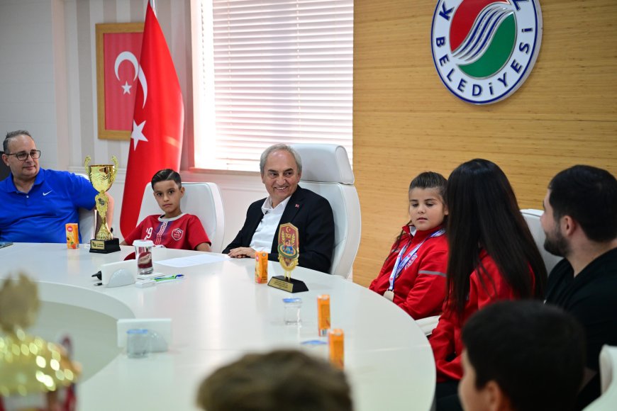 Kepez’in genç şampiyonları Başkan Kocagöz’ü ziyaret etti