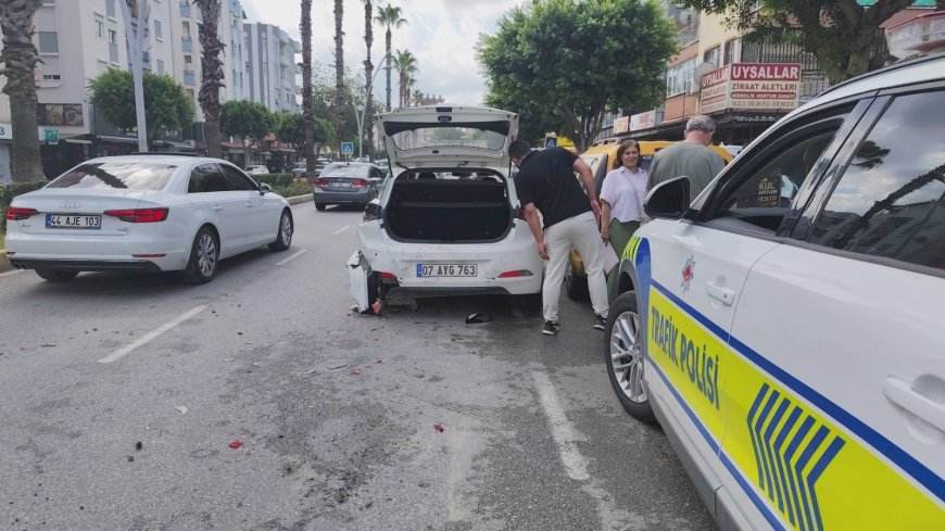 Manavgat’ta direksiyon eğitimi sırasında kaza: Panik yapan kursiyer fren yapınca kamyonet çarptı