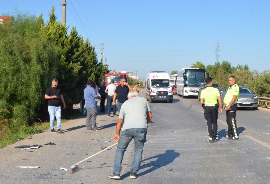 Serik’te servis midibüsü tur otobüsüne arkadan çarptı: 1’i ağır 6 yaralı