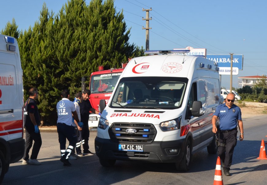 Serik’te servis midibüsü tur otobüsüne arkadan çarptı: 1’i ağır 6 yaralı