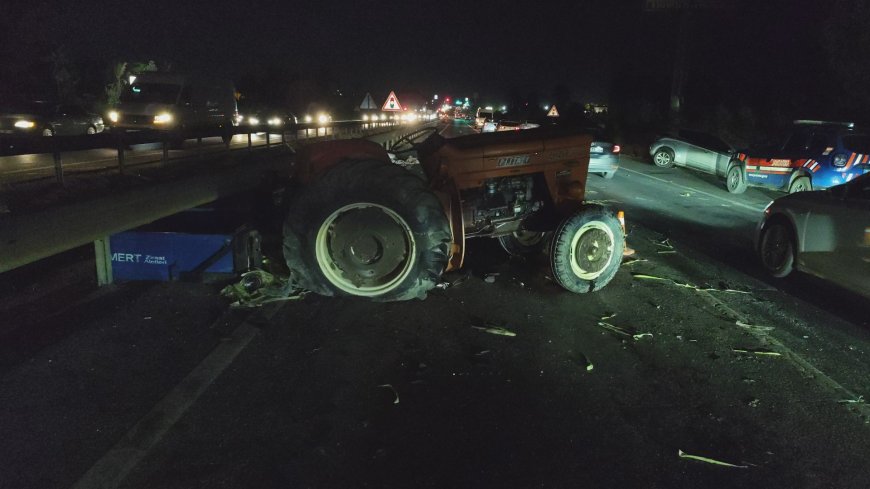 Manavgat’ta otomobil traktöre arkadan çarptı: 2 ağır yaralı