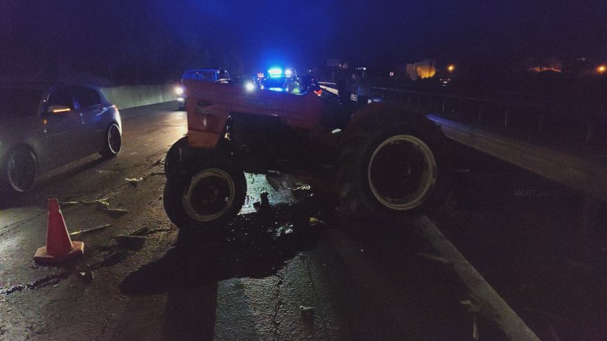 Manavgat’ta otomobil traktöre arkadan çarptı: 2 ağır yaralı
