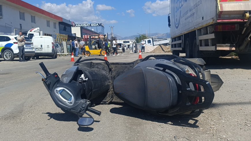 Manavgat’ta motosiklet forkliftin vinç demirlerine çarptı: Sürücü hayatını kaybetti