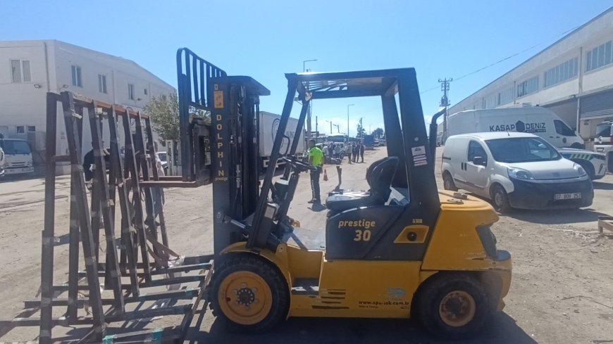 Manavgat’ta motosiklet forkliftin vinç demirlerine çarptı: Sürücü hayatını kaybetti