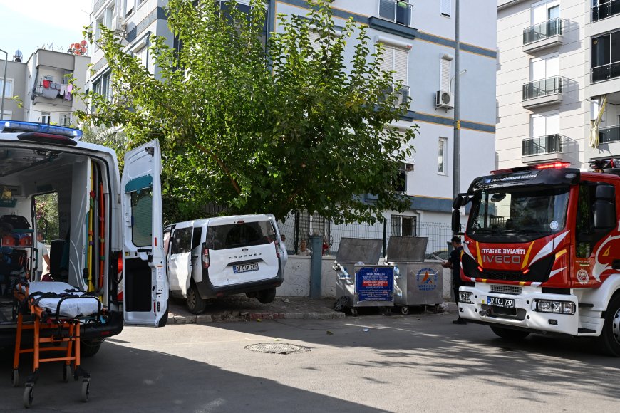 Antalya’da hafif ticari araç apartmanın duvarına çarptı: 1 yaralı