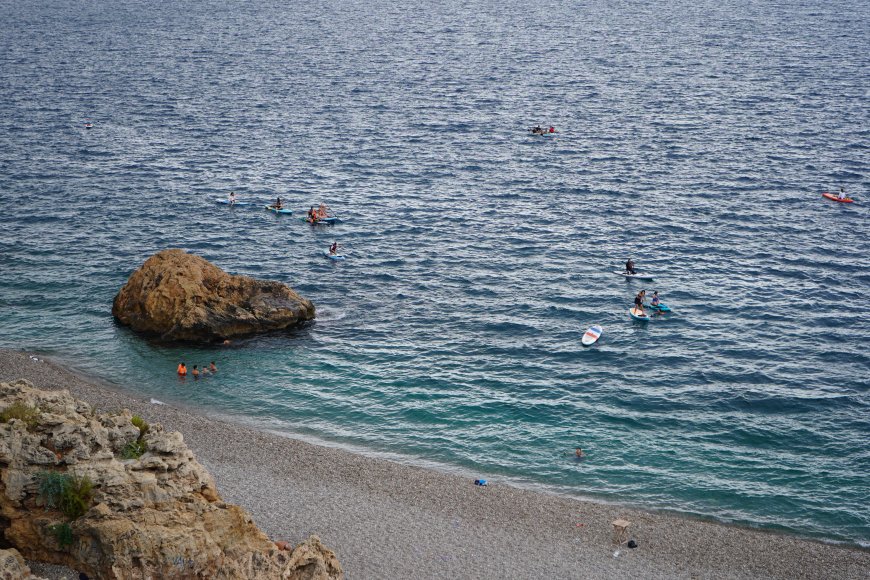 Antalya’da deniz suyu hava sıcaklığını geçti: Konyaaltı 27,8 derece