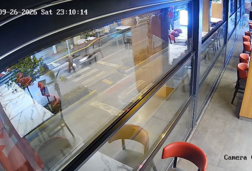 Manavgat’ta yaya geçidinde motosiklet yayaya çarptı: Ağır yaralı