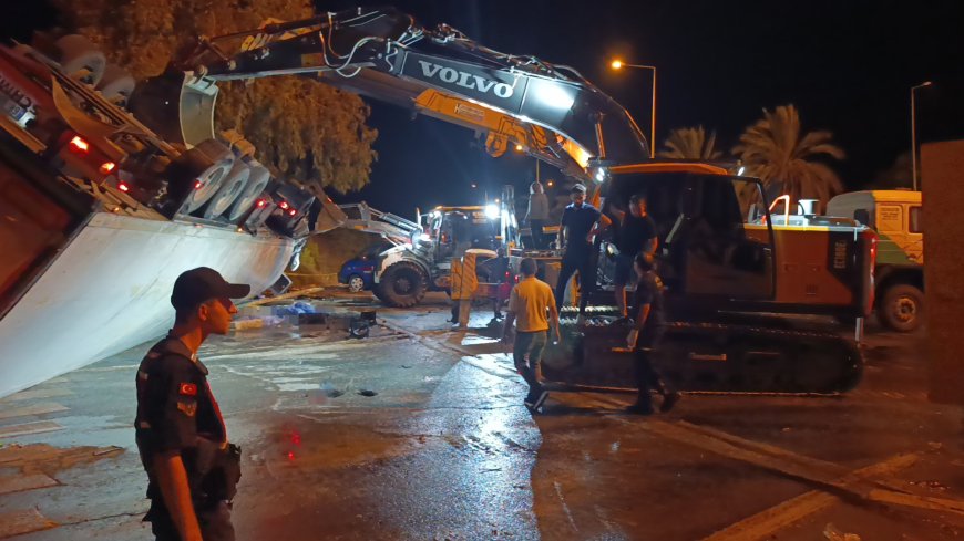 Manavgat’ta feci kaza: Devrilen tırın altında kalan 2 kişi hayatını kaybetti