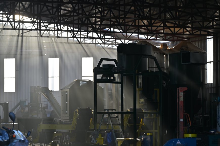 Antalya’da elektronik firmasının deposunda yangın: Makineler zarar gördü