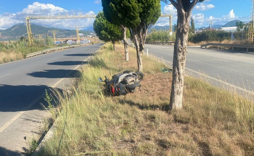 Antalya’da motosiklet refüje devrildi: Sürücü ağır yaralandı