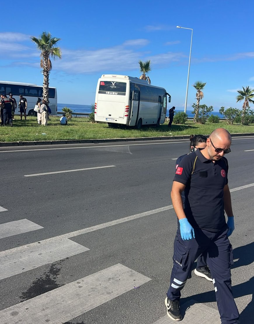 Antalya’da tur otobüsü ile minibüs çarpıştı: 1’i Romanya vatandaşı 3 yaralı