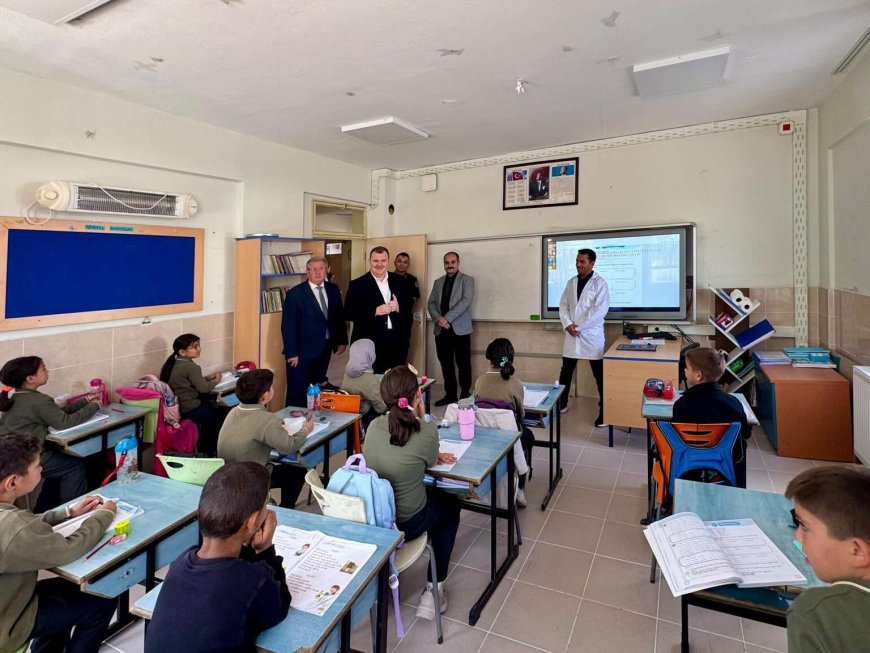 Korkuteli Kaymakamı Yılmazer, Kızılcadağ’da vatandaşların taleplerini dinledi