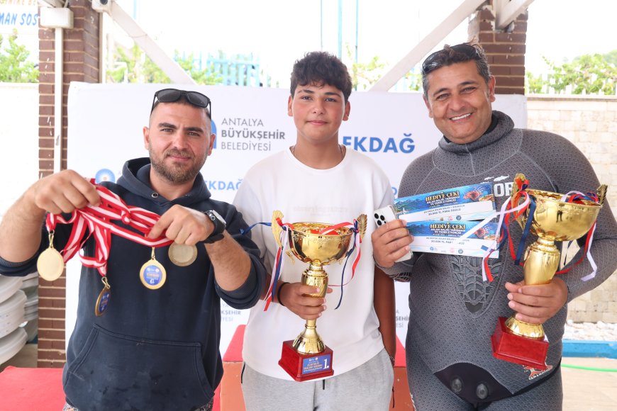 Antalya’da aslan balığı avı yarışması: 117 balık yakalandı, bir takım iki kupayı aldı