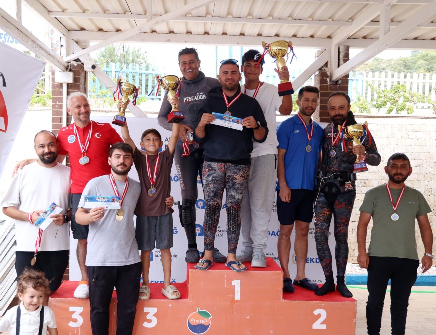 Antalya’da aslan balığı avı yarışması: 117 balık yakalandı, bir takım iki kupayı aldı