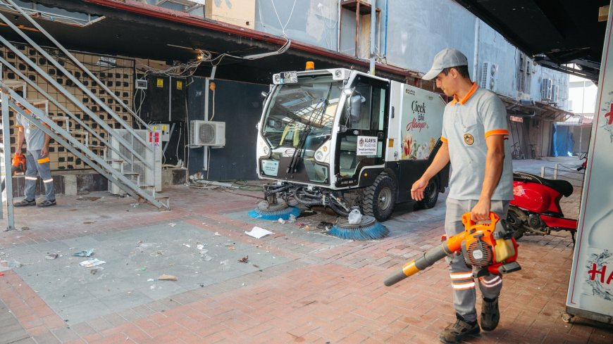 Alanya’da çarşı bölgesinde kapsamlı temizlik: Atıl malzemeler kaldırıldı