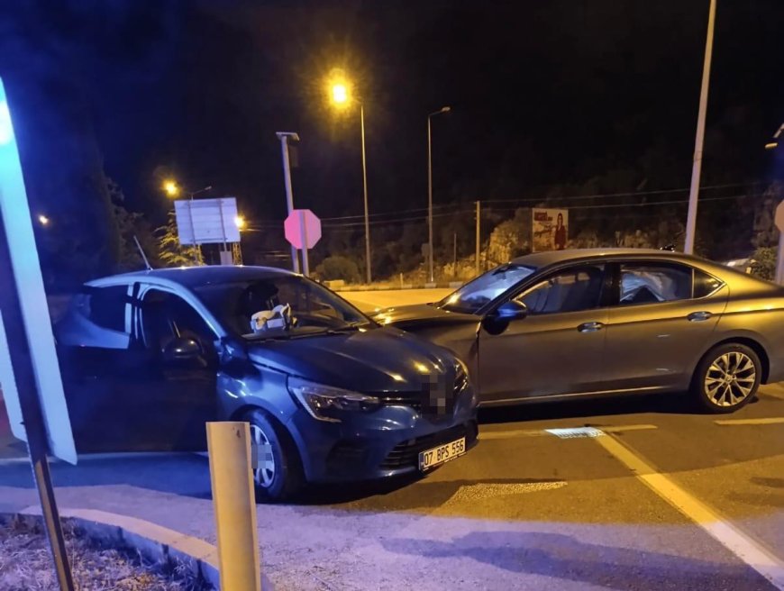 Antalya’da iki otomobil çarpıştı: 2’si Norveç vatandaşı 3 yaralı