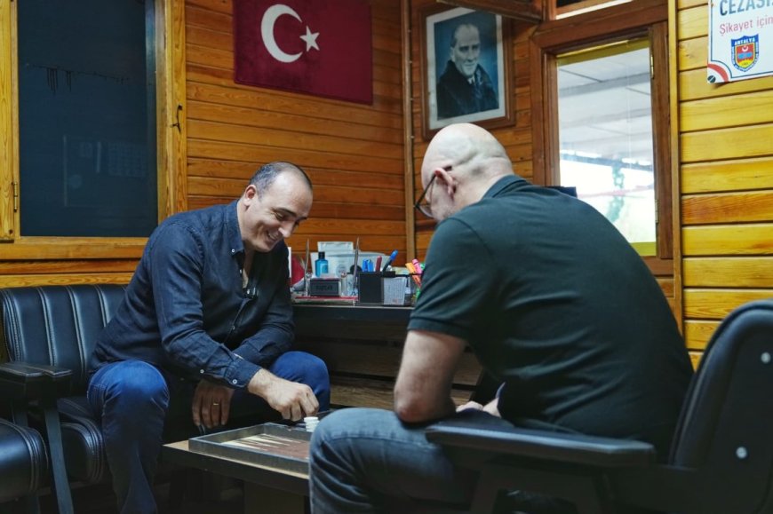 Başkan Kotan taksici esnafıyla tavla oynadı