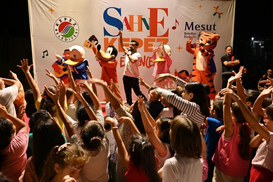 Sahne Kepez’de çocukların neşesi mahallelere yayıldı