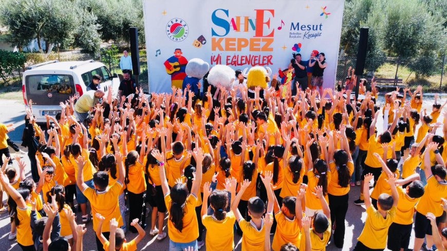 Sahne Kepez’de çocukların neşesi mahallelere yayıldı