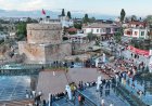 Antalya'da Hıdırlık Kulesi'nde gün batımı büyüsü: Napoliten ve nostaljik şarkılar yankılandı