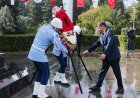 Antalya Büyükşehir Belediyesi'nde Cumhuriyet'in 103. yılı coşkusu: Atatürk Anıtı'na çelenk sunuldu