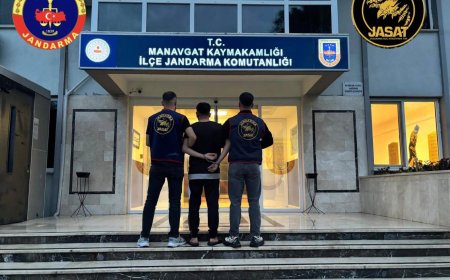 Antalya’da 18 ve 20 yıl kesinleşmiş hapis cezası bulunan 2 firari yakalandı
