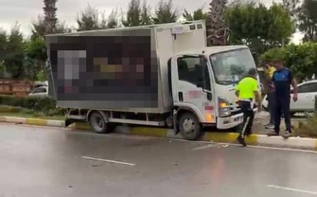 Manavgat’ta direksiyon başında fenalaşan sürücü refüje çıktı