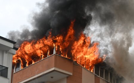 Antalya’da 5 katlı binada korkutan yangın: Dubleks daire kullanılamaz hale geldi