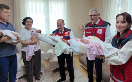 Kaşlı çiftin dördüz mutluluğu: 4 kız bebek sağlıklı şekilde evlerine döndü