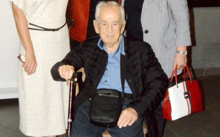 Antalya’nın tarihi Vatan Kahvehanesi’nde ilk sergi 96 yaşındaki Hamdi Dicle’den
