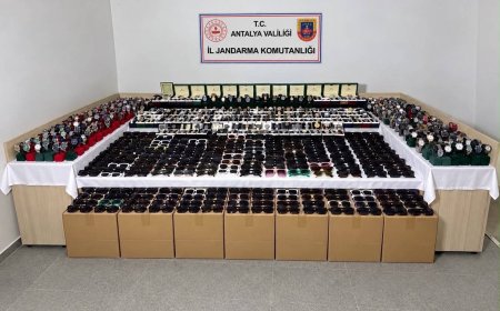 Aksu’da depoya kaçakçılık operasyonu: 5,2 milyon TL’lik lüks saat ve gözlük ele geçirildi