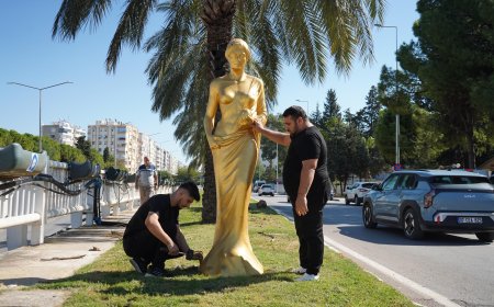 Antalya’da Altın Portakal heyecanı başladı: Venüs heykelleri kentin dört bir yanında