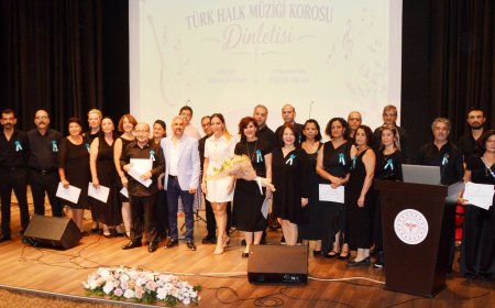 Antalya Eğitim ve Araştırma Hastanesi’nde türkülü moral konseri: Sağlık çalışanları stres attı